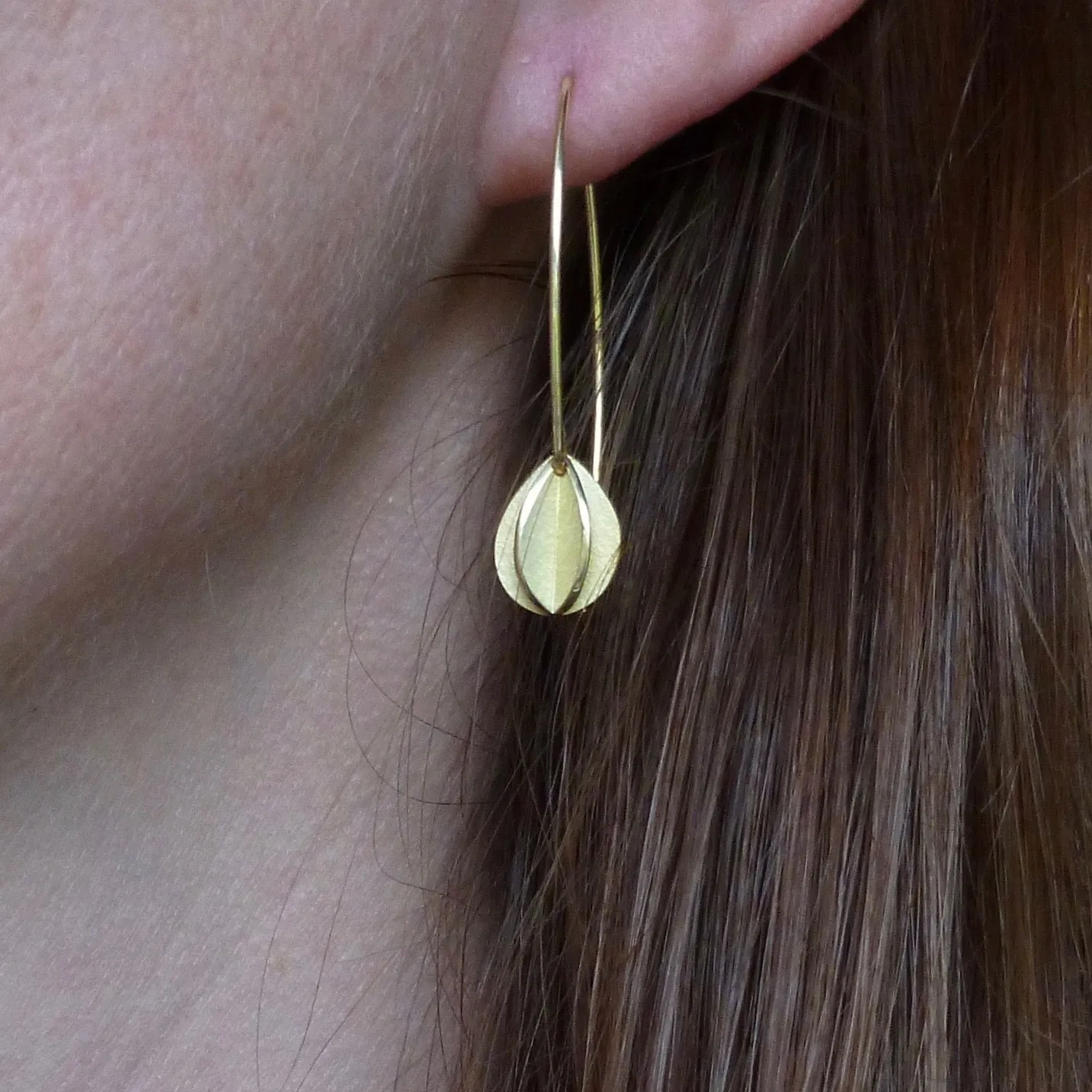 18ct gold hook earrings