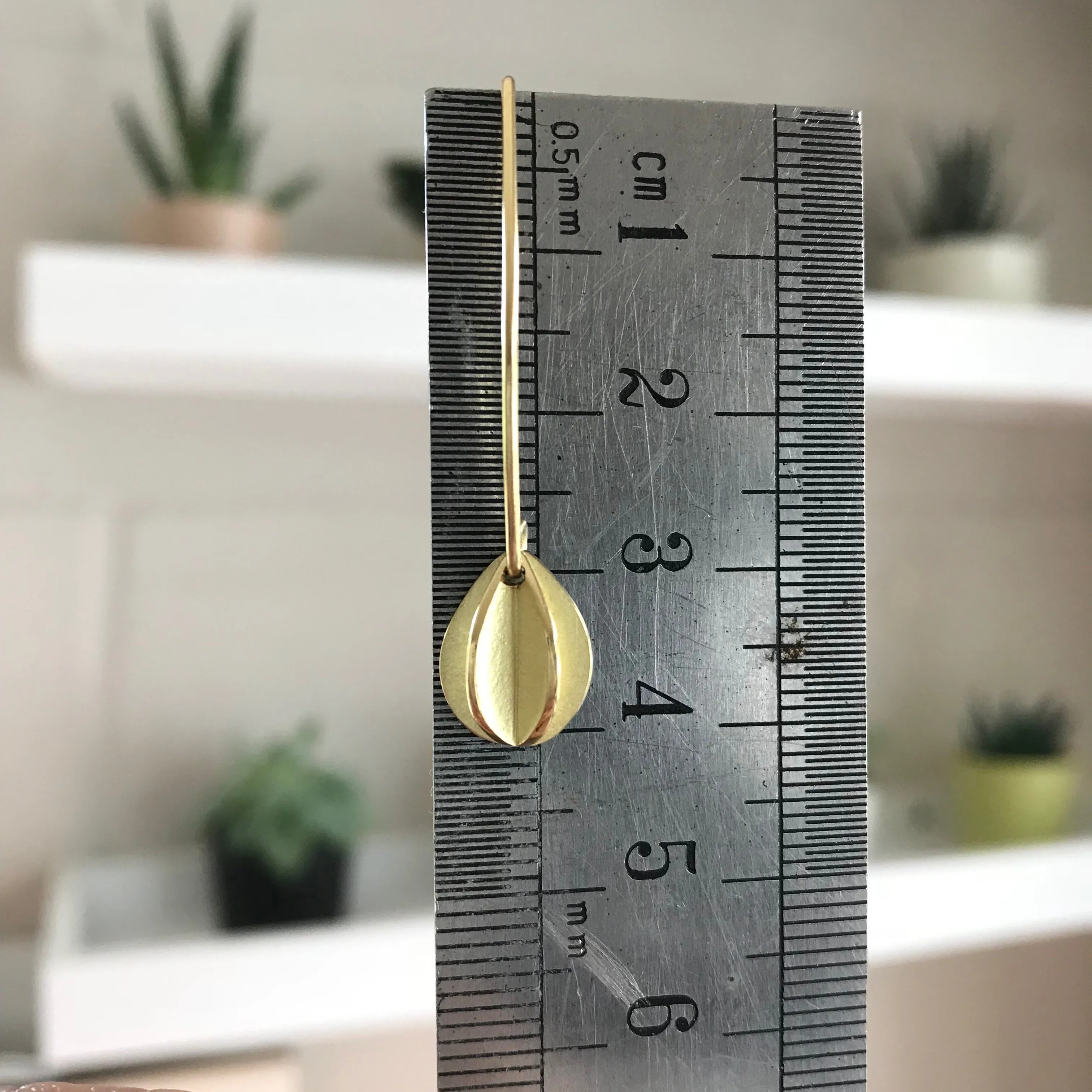 18ct gold hook earrings