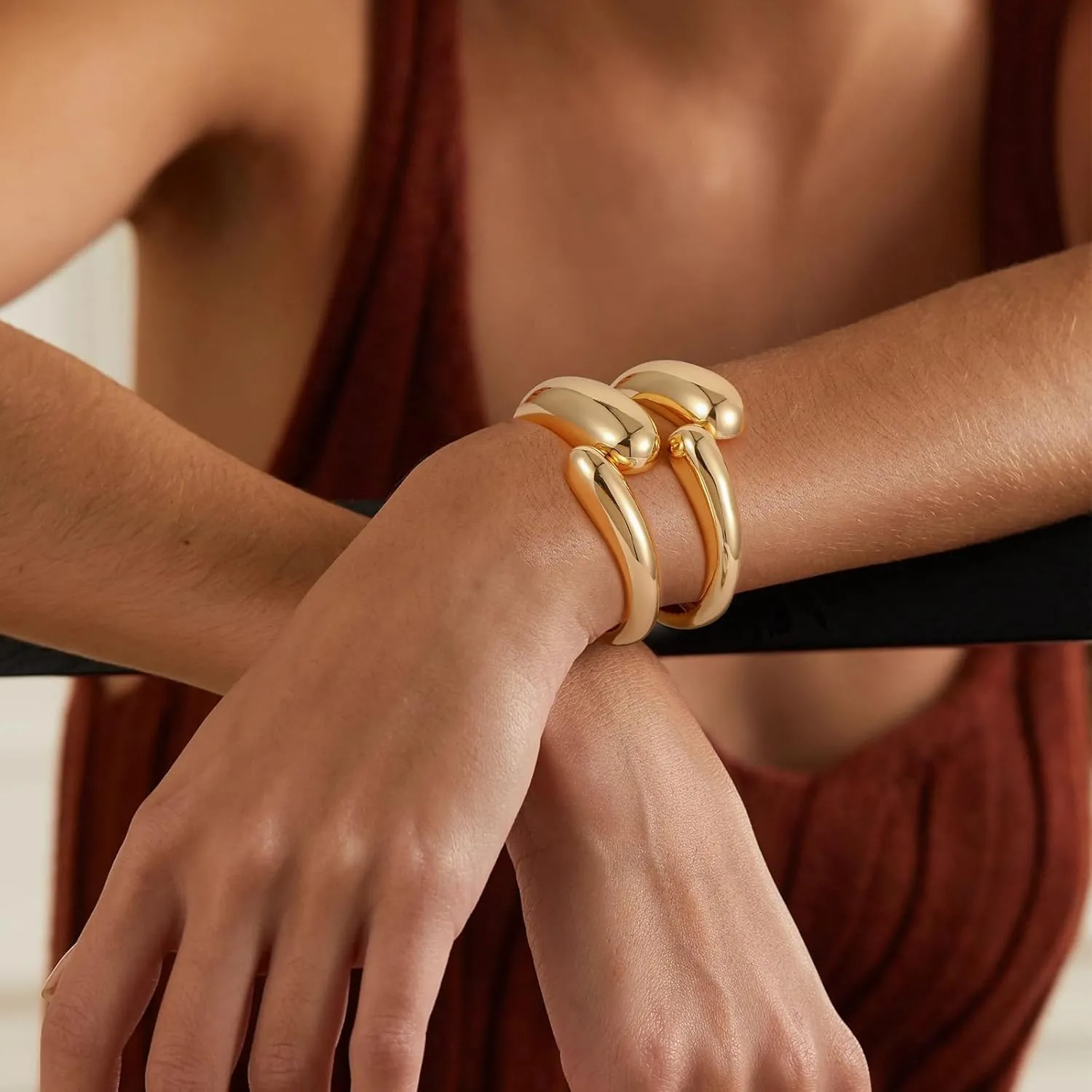 2Pcs Gold Cuff Bangle Bracelets For Women Gold Polished Thick Waterdrop Bangle Statement Bracelets Chunky Jewelry for Women