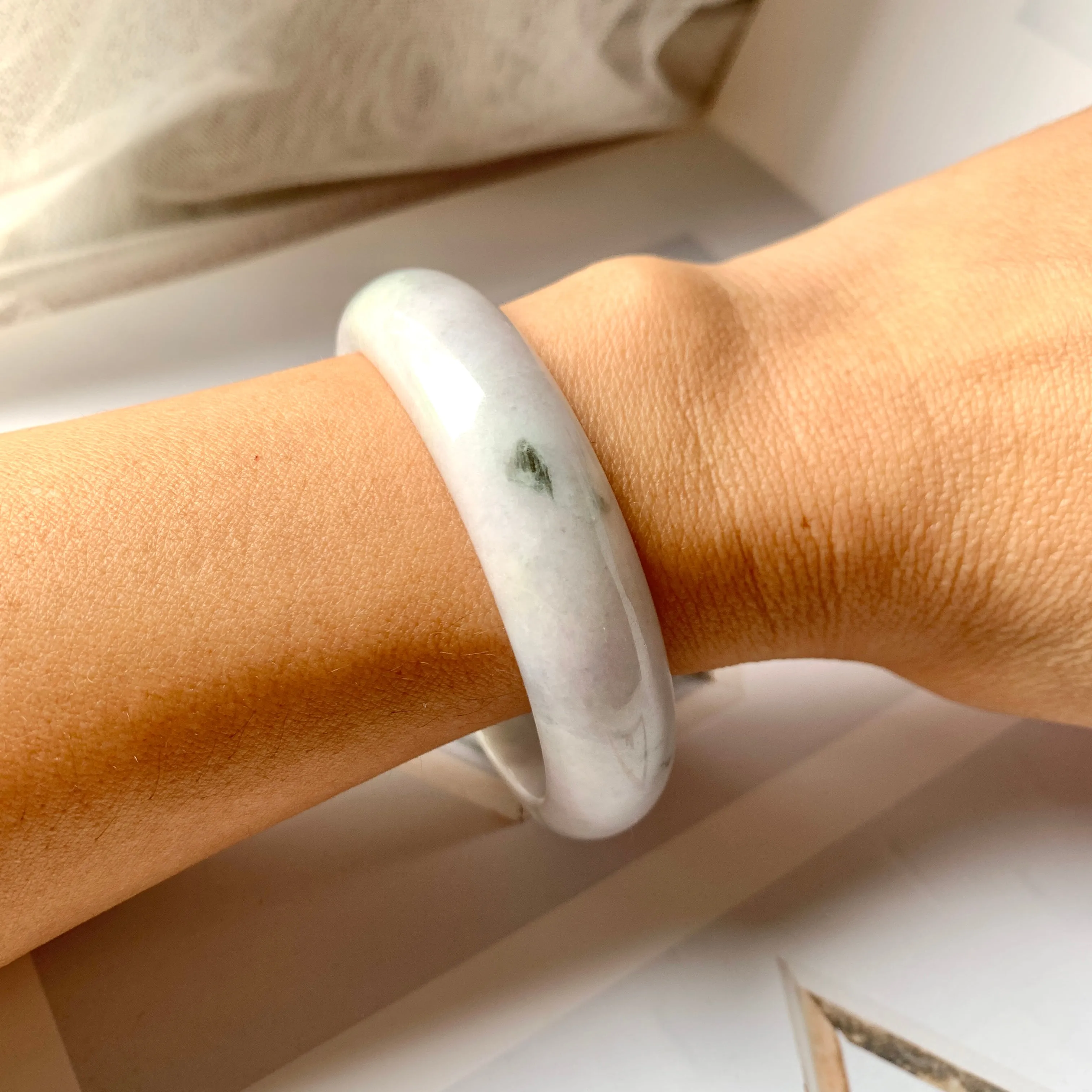 53.1 mm A-Grade Natural Lavender Bluish Green Floral Jadeite Modern Round Bangle No.151984
