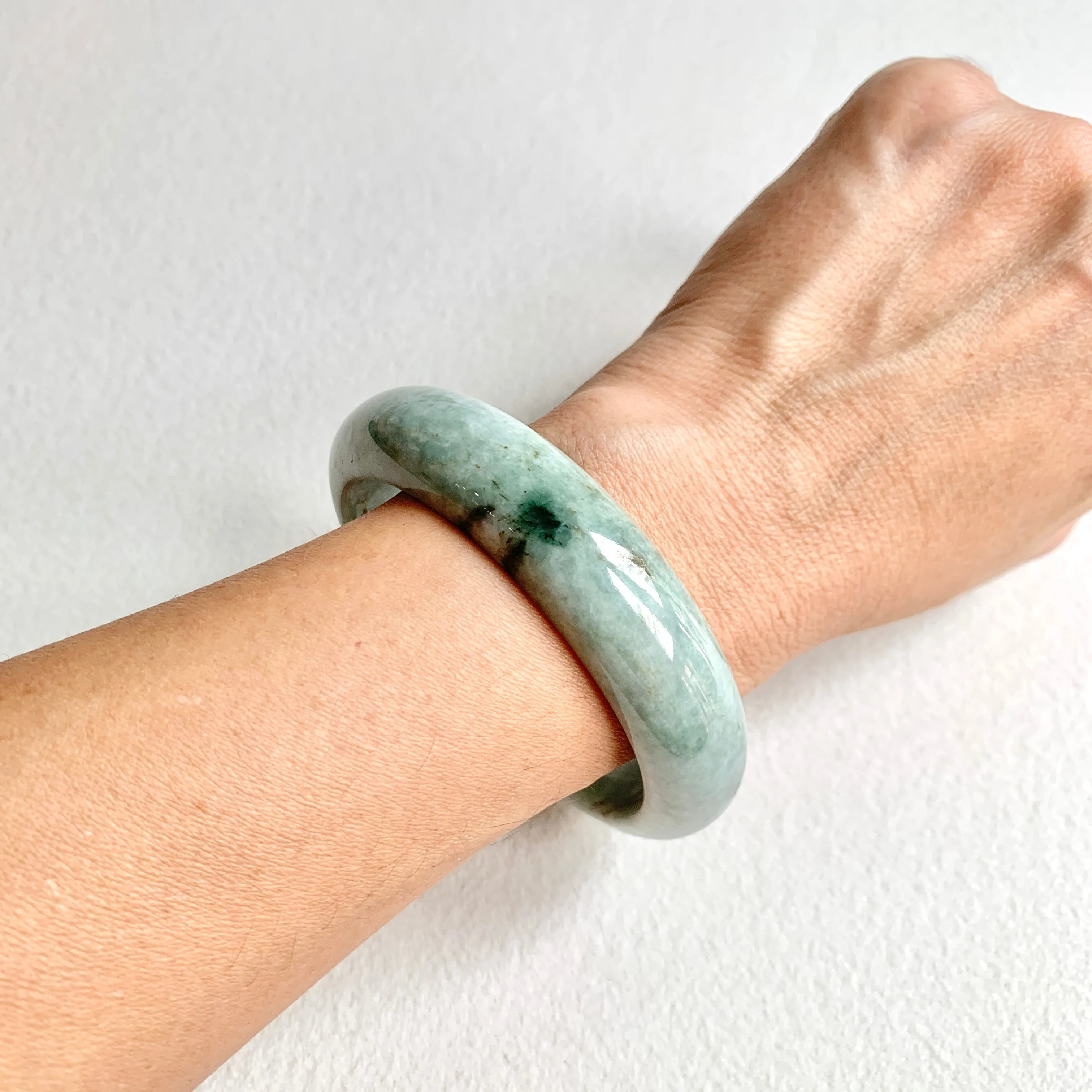 58.3mm A-Grade Natural Light Bluish Green Modern Round Bangle No. 600161