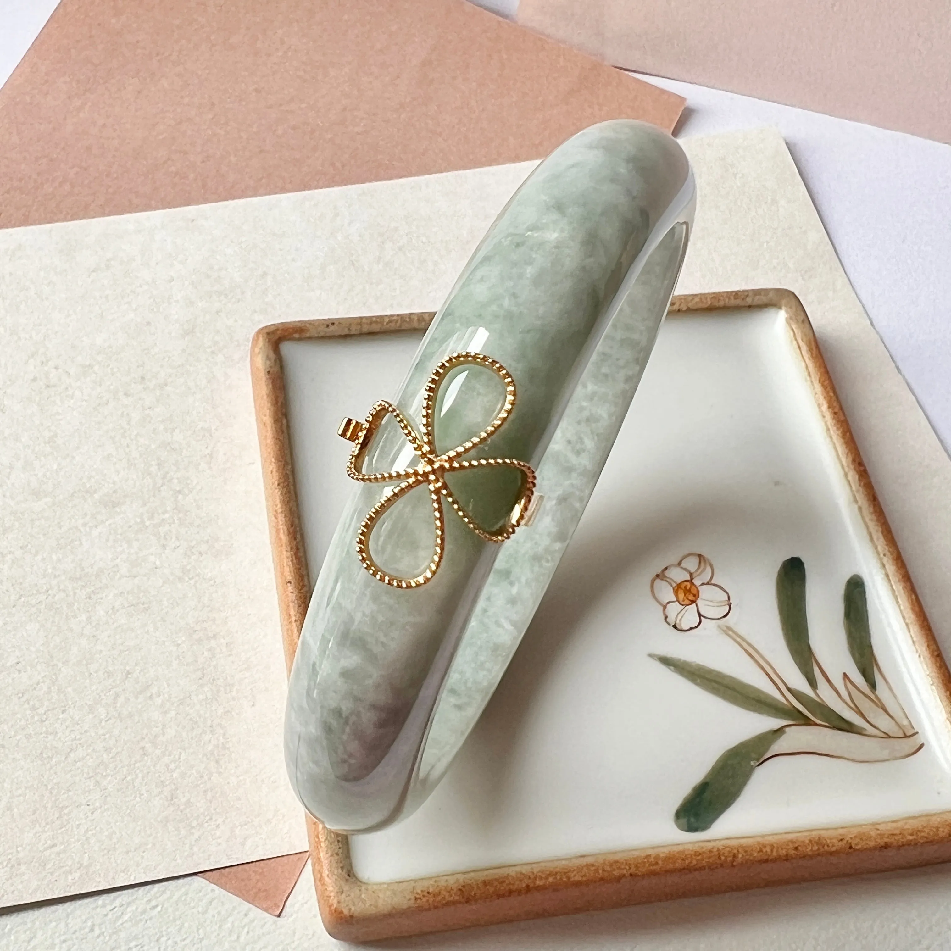 60mm A-Grade Natural Light Green Jadeite Modern Round Bangle No.151977