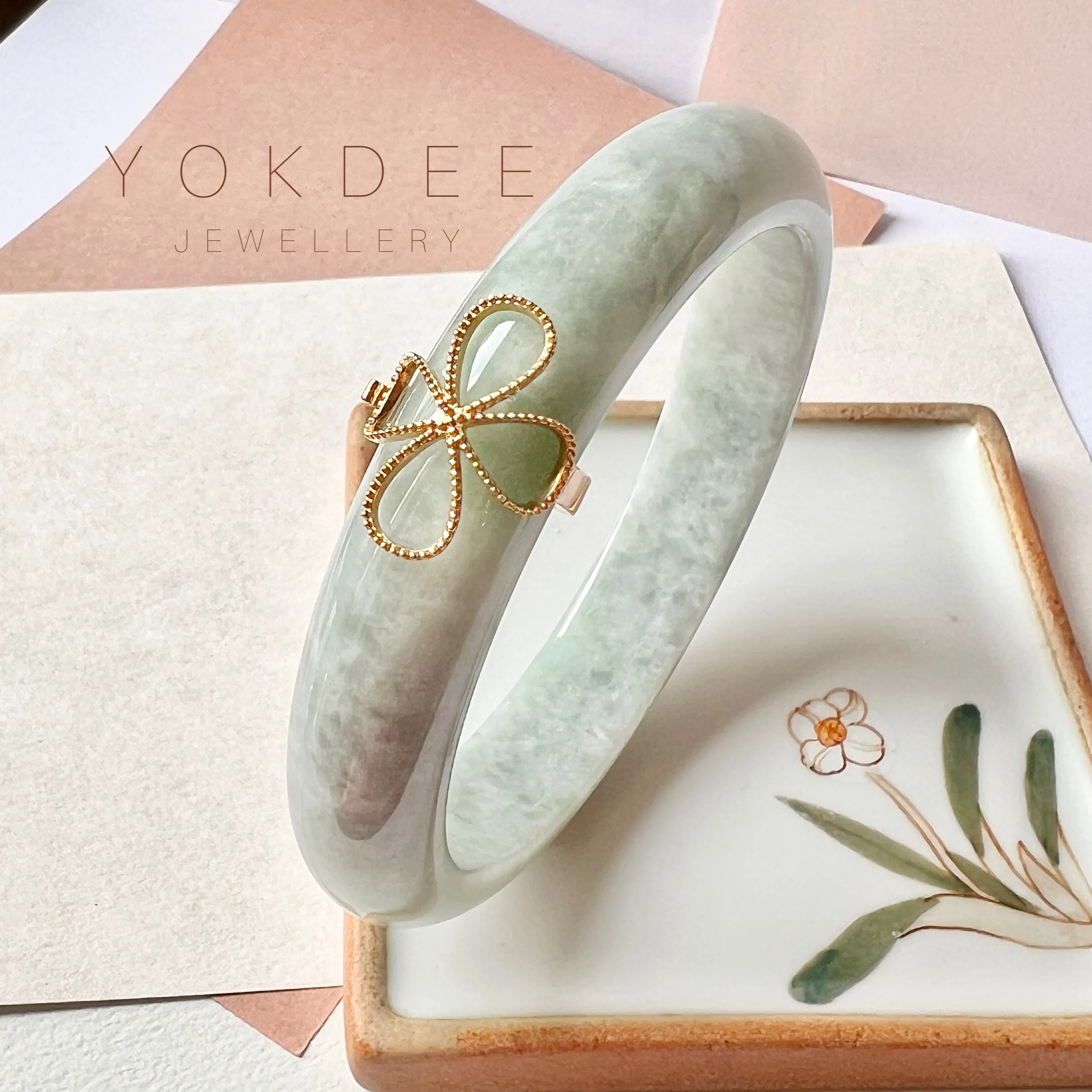 60mm A-Grade Natural Light Green Jadeite Modern Round Bangle No.151977