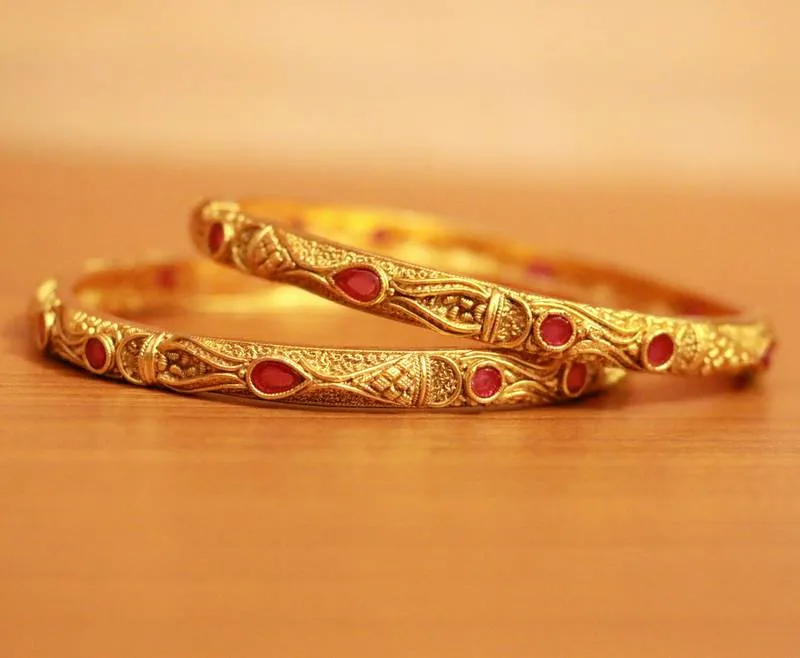 ANTIQUE GOLD LOOK RUBY POLKI BANGLES