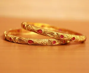 ANTIQUE GOLD LOOK RUBY POLKI BANGLES