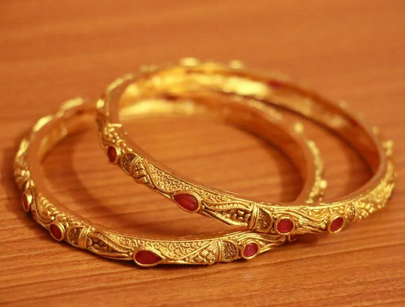 ANTIQUE GOLD LOOK RUBY POLKI BANGLES