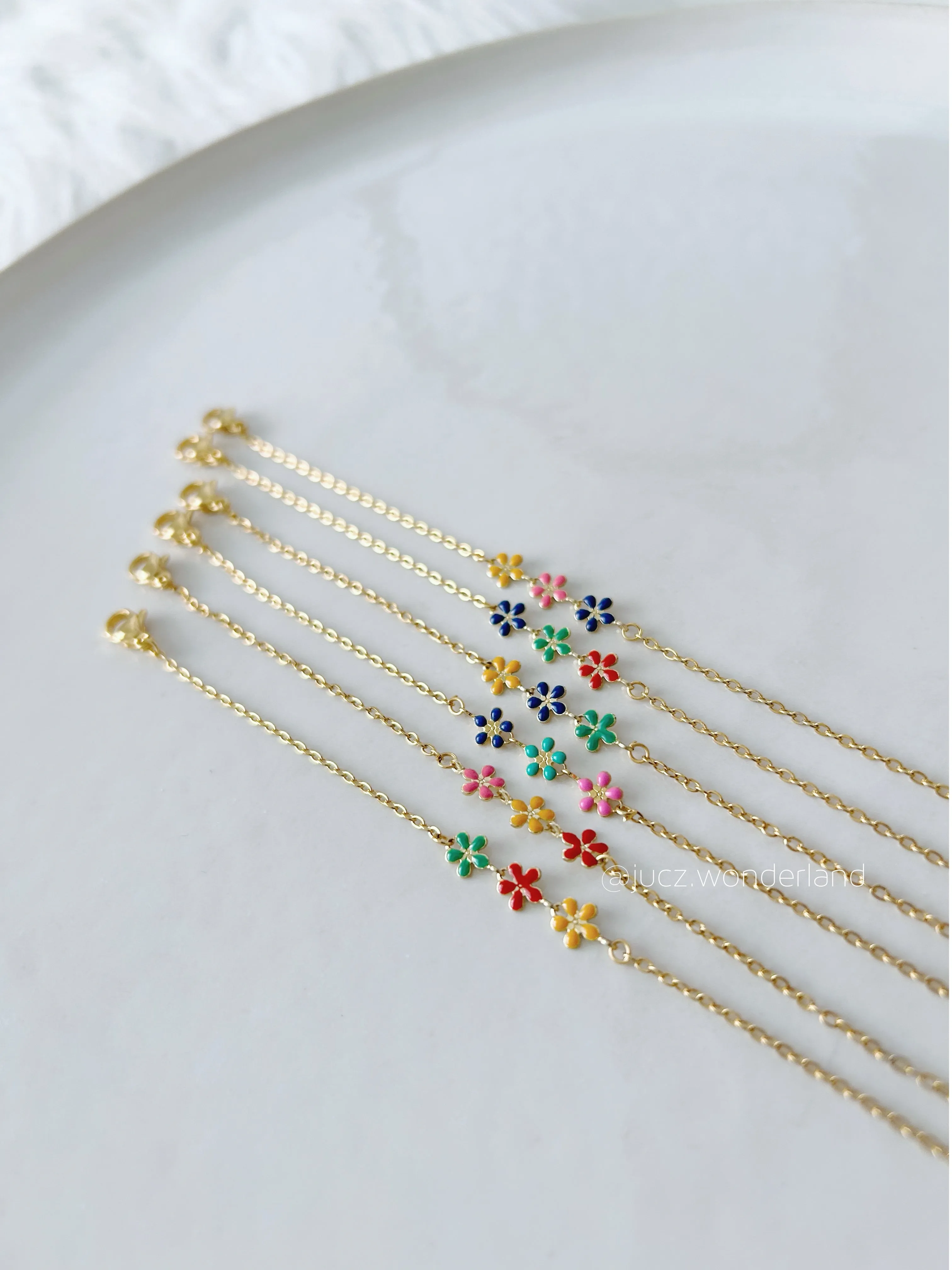 DELICATE FLOWER BRACELET