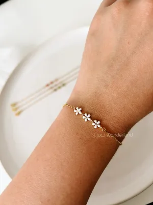 DELICATE FLOWER BRACELET