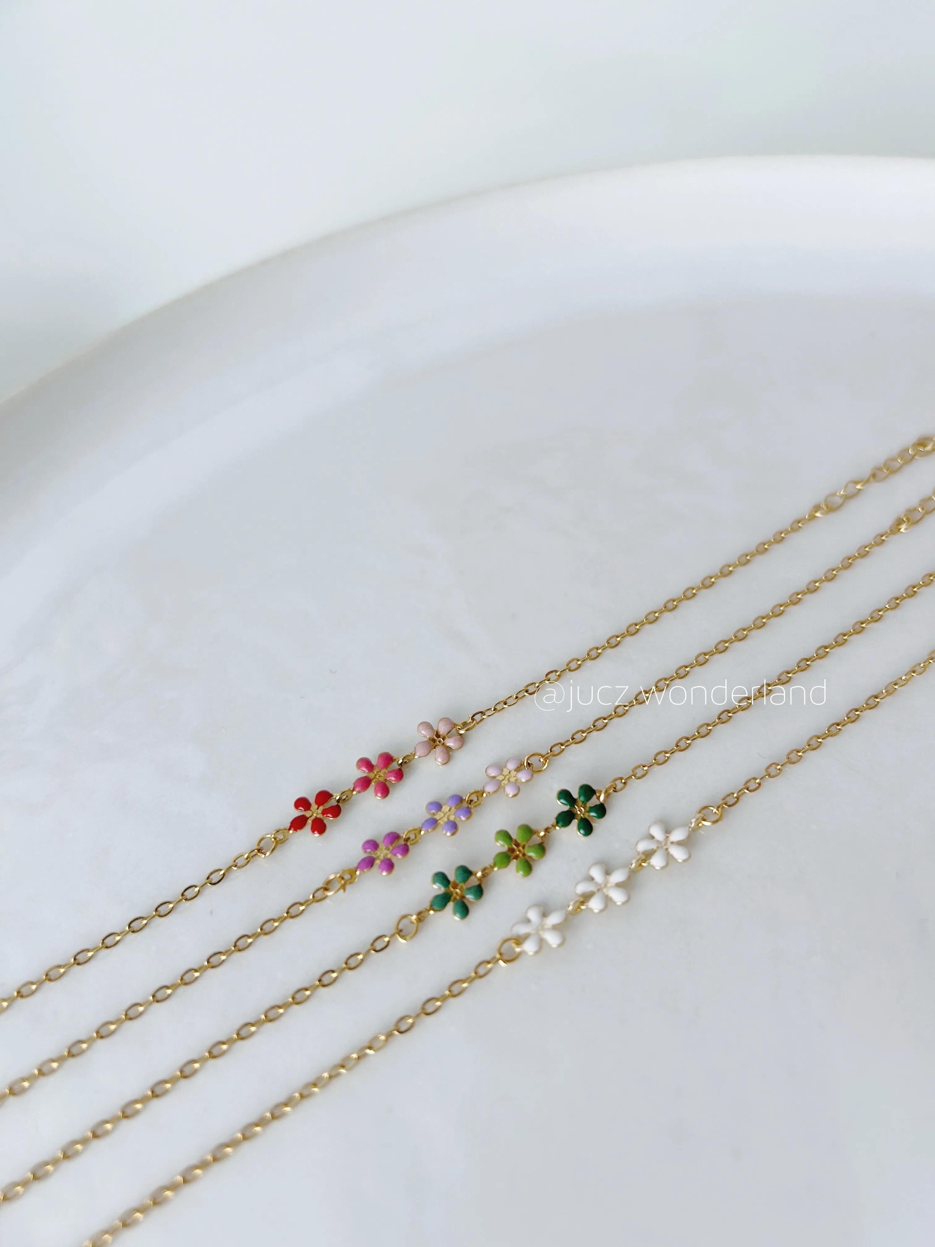 DELICATE FLOWER BRACELET