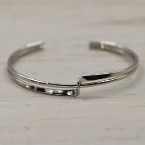 Double row open bracelet with simple twist