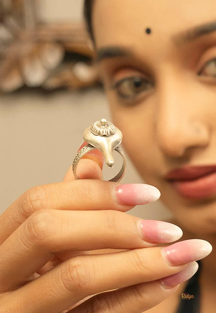 Floral Motif Sitar Shaped Trendy Ring