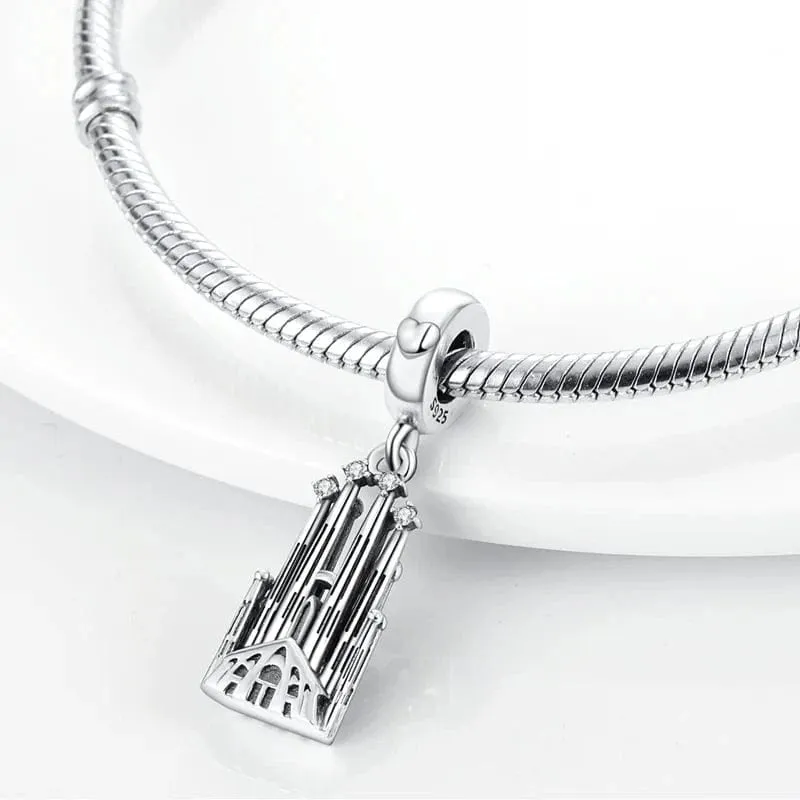 La Sagrada Familia Charm
