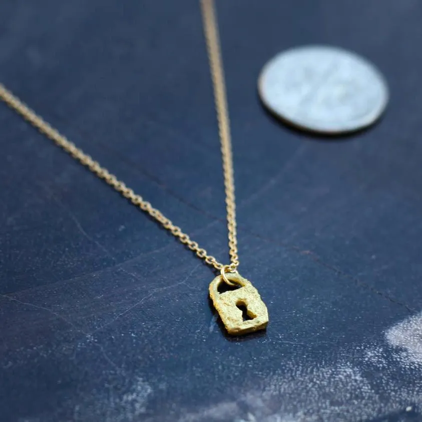 Magic Keyhole Padlock   18K Gold Pendant Necklace
