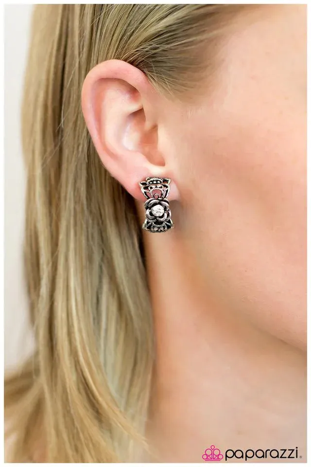 Paparazzi Earring ~ Nip It In The Bud - White