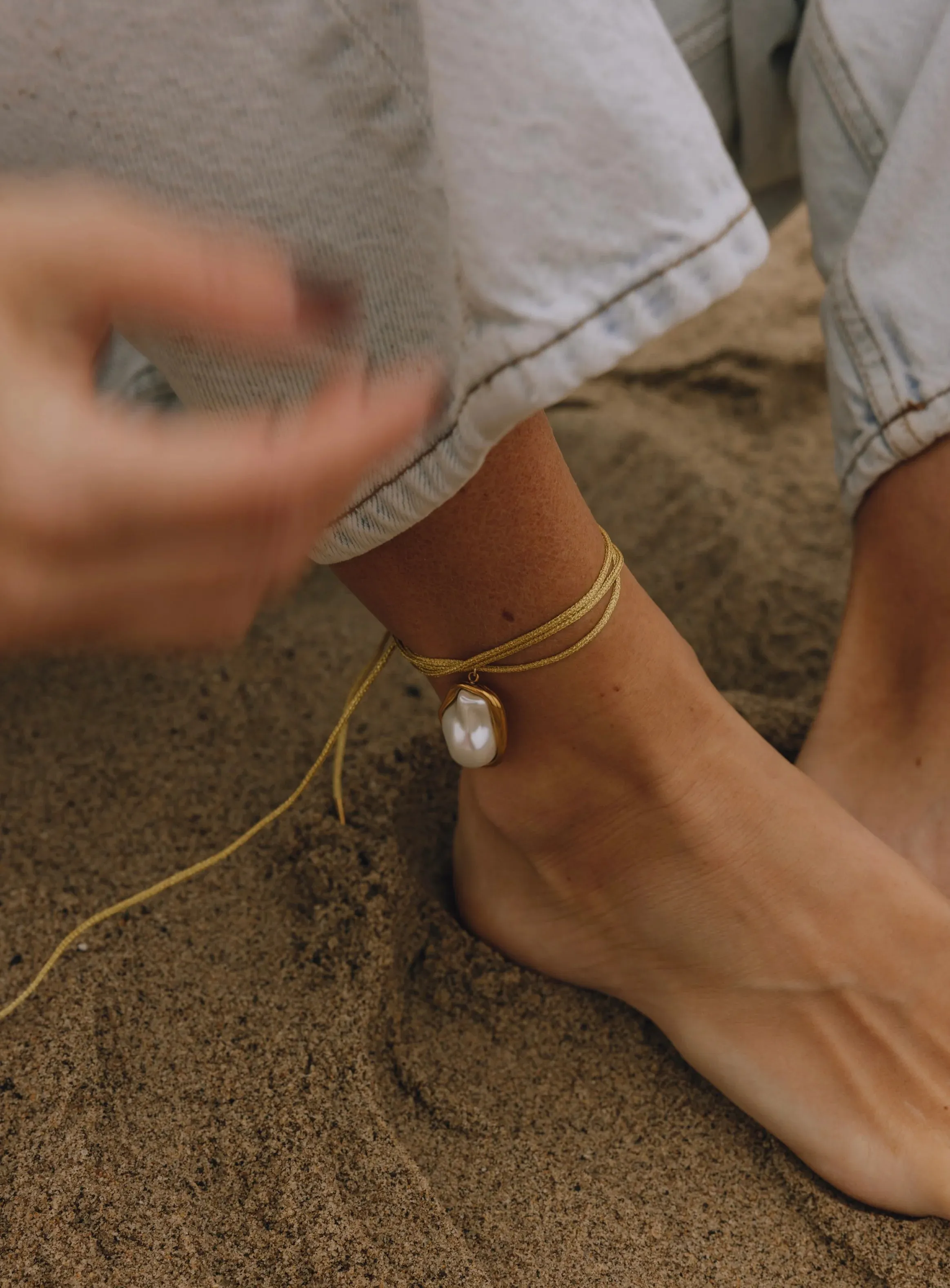 Pearl Bezel Strand
