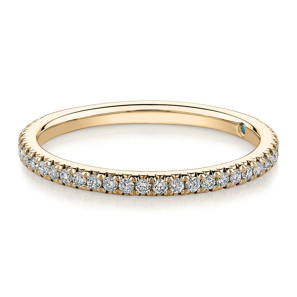 Premium Lab-Grown Diamond, 0.23 carat TW round brilliant wedding or eternity band in 18 carat yellow gold