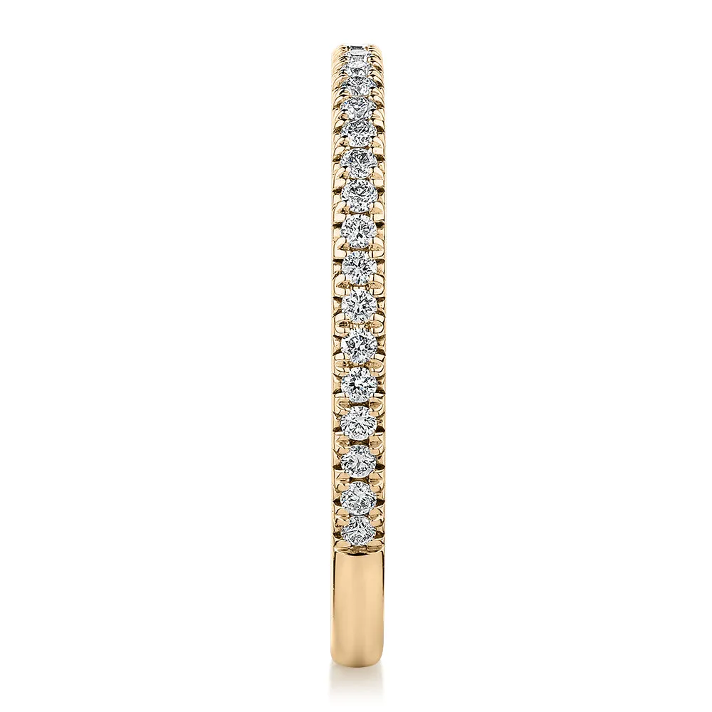 Premium Lab-Grown Diamond, 0.23 carat TW round brilliant wedding or eternity band in 18 carat yellow gold