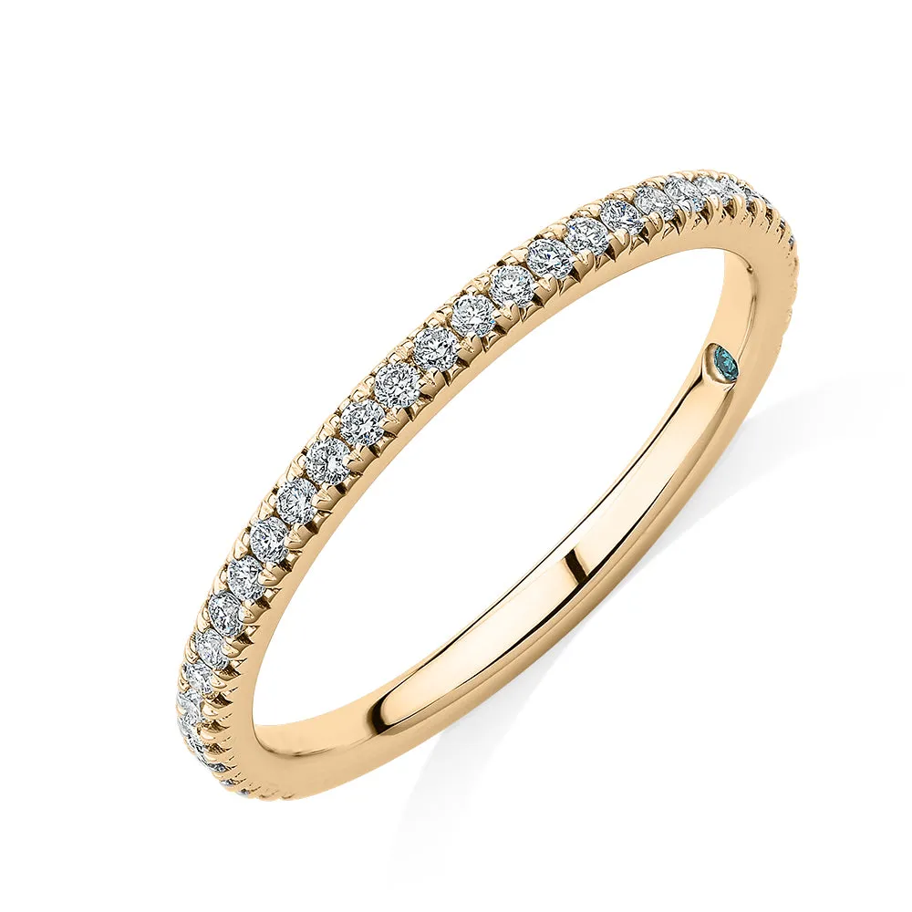 Premium Lab-Grown Diamond, 0.23 carat TW round brilliant wedding or eternity band in 18 carat yellow gold