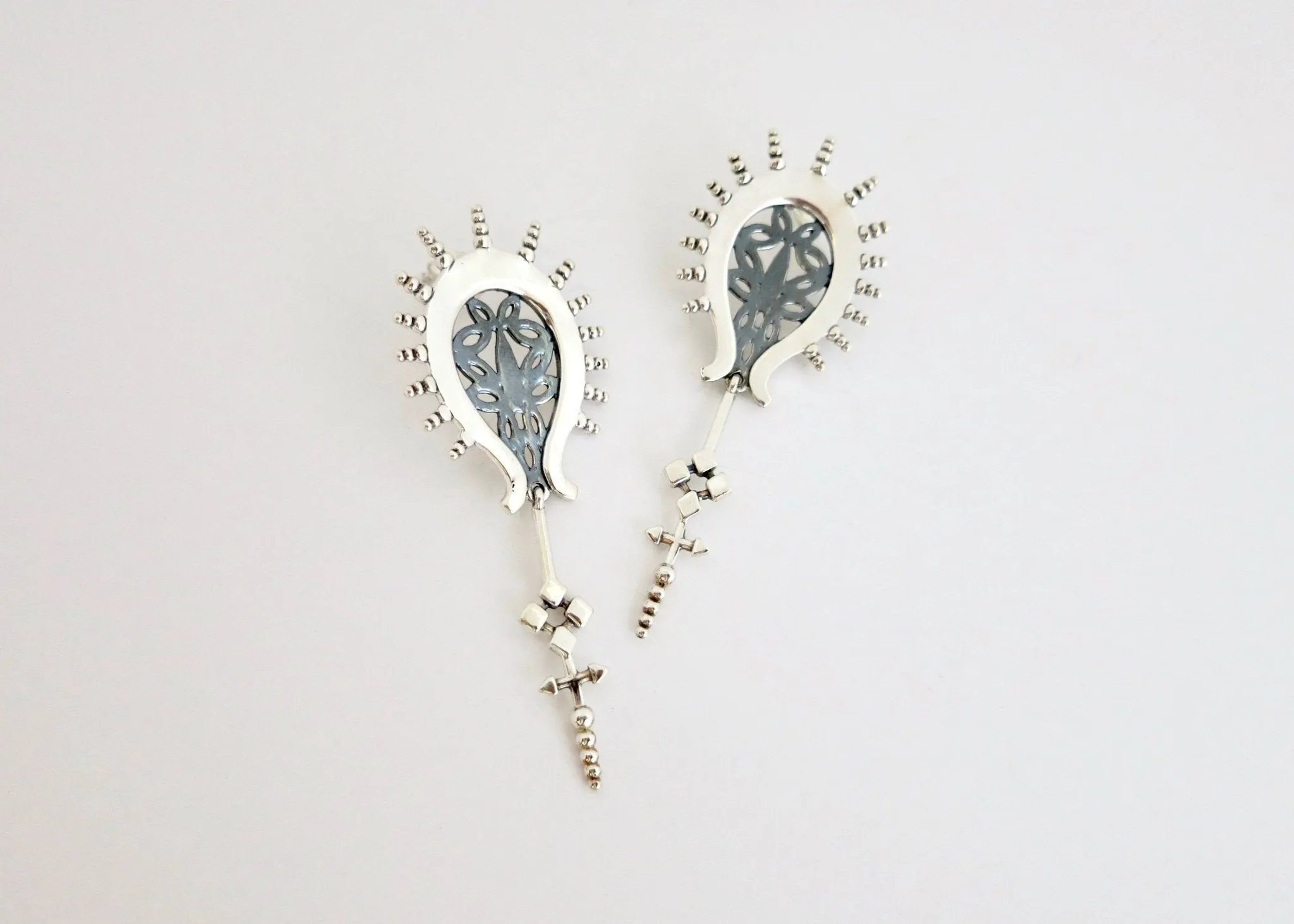 Stunningly unique, two-tone 'Sunehri' earrings