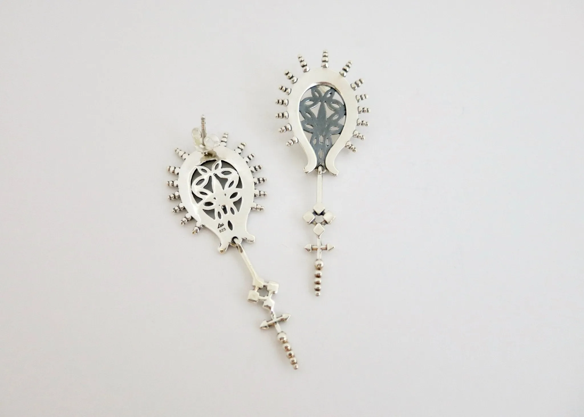 Stunningly unique, two-tone 'Sunehri' earrings