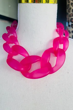 YOU'VE CHAINGED NECKLACE FUCHSIA